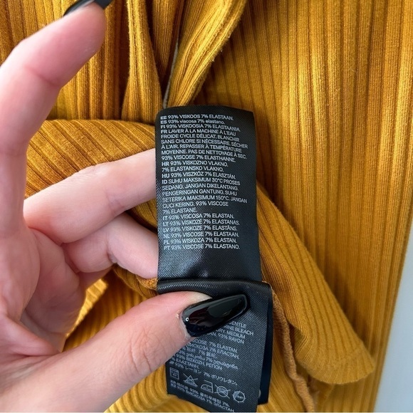 [M] H&M Long Sleeve Scoop Neck Mustard Yellow Ribbed Knit Top (fit runs small) - Picture 8 of 8